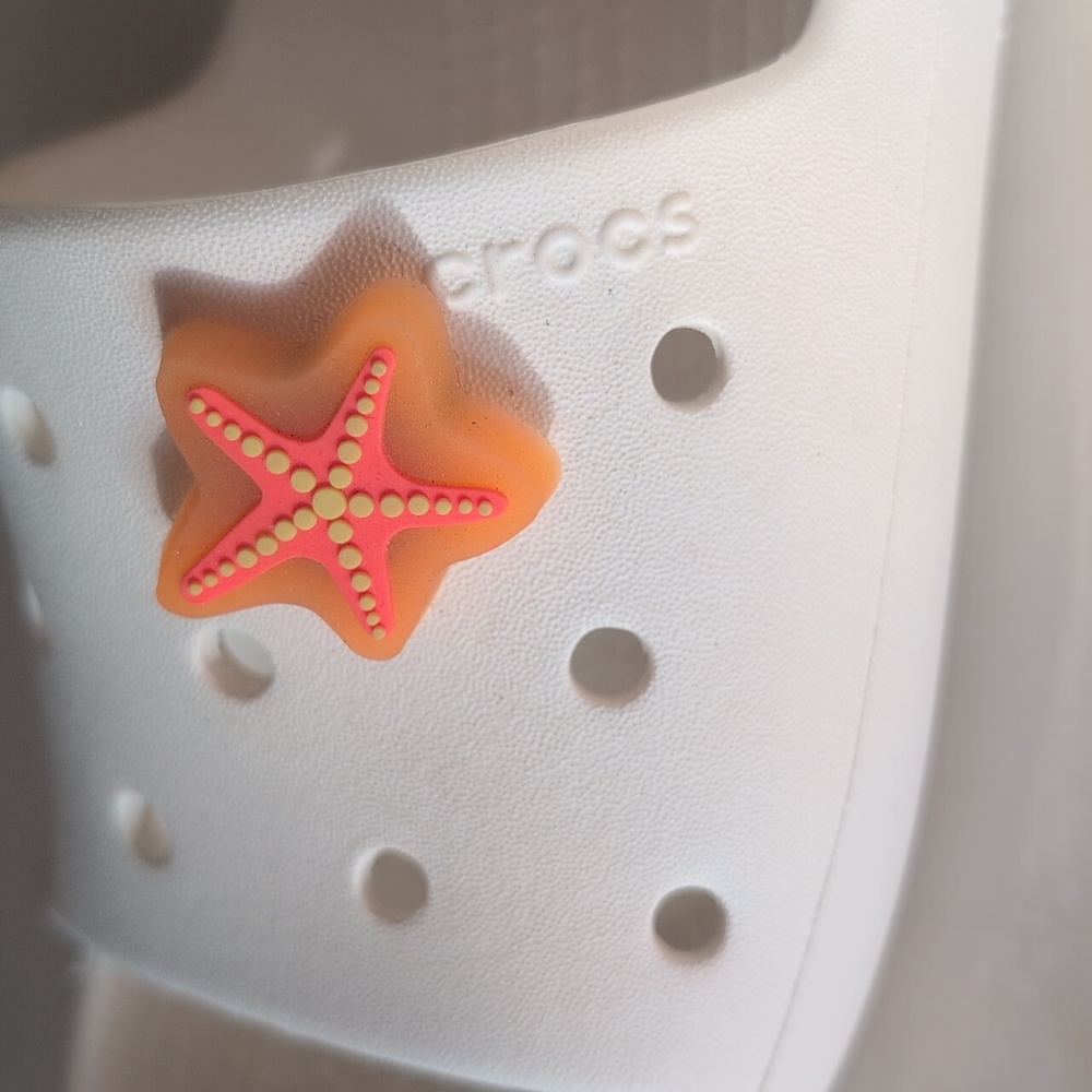Light Up Crocs - Picture 2 of 7